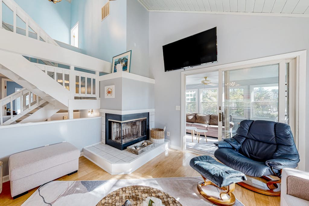 Sandpiper Village home with private beach, fireplace, balcony, & washer/dryer