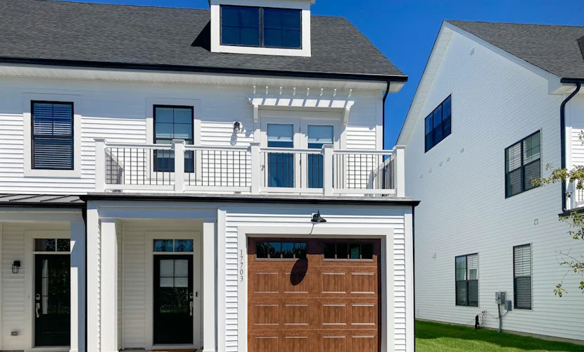 Lovely townhouse with central AC, washer/dryer, & fast WiFi