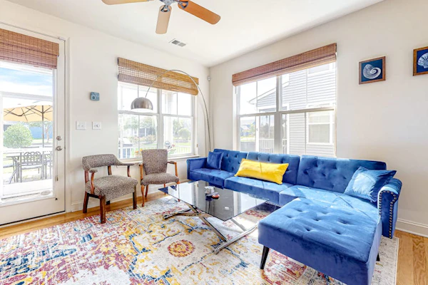 Bishops Landing townhome with private washer/dryer, shared pool, tennis, gym
