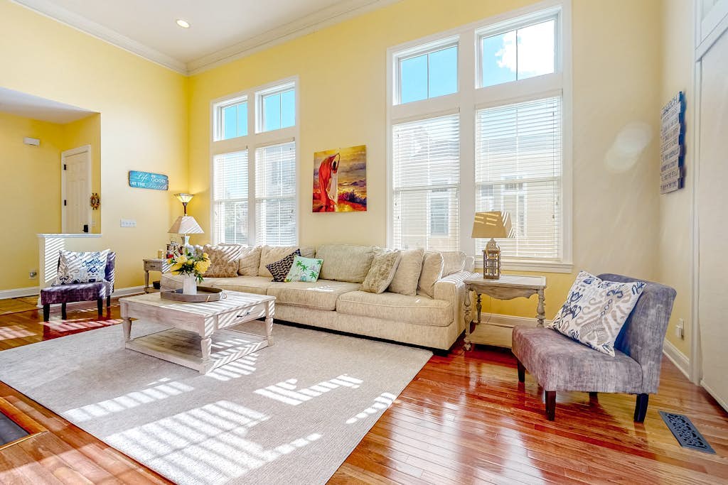 Bayside Resort home with decks, gas fireplace, bikes, ping-pong table, W/D, & AC