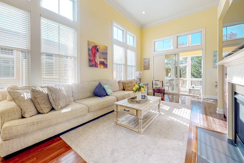 Bayside Resort home with decks, gas fireplace, bikes, ping-pong table, W/D, & AC