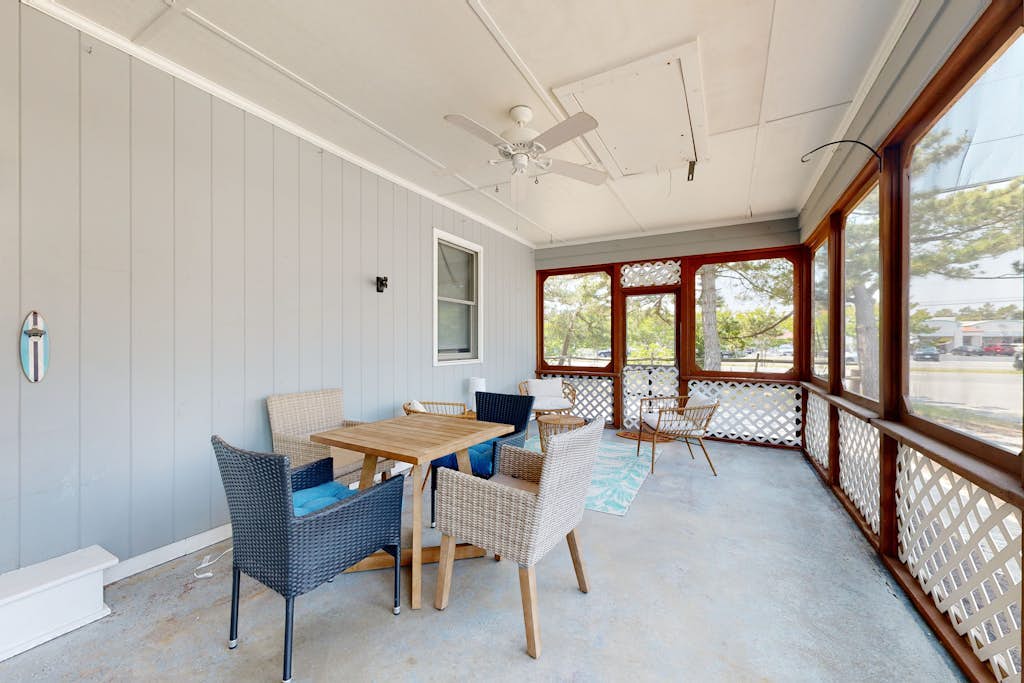 Town of South Bethany oceanside cottage with screened porch, outdoor shower, W/D