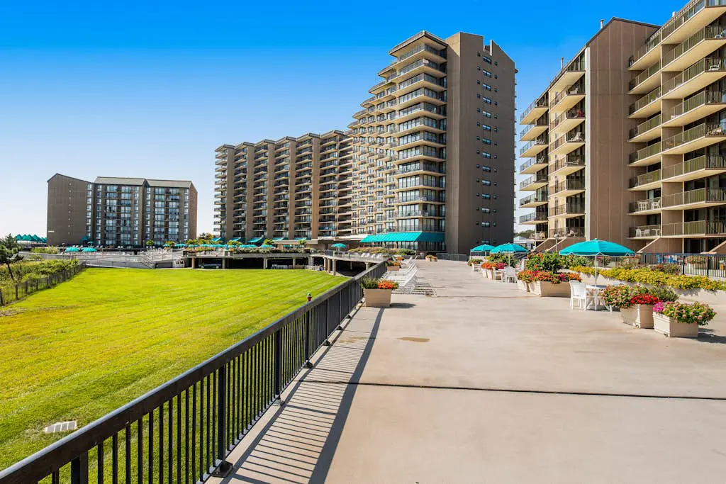Sea Colony - 33577 West Lake View, Unit 1006B