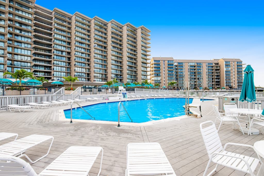 Sea Colony Ocean condo with pools, hot tub, fitness room, & sports courts