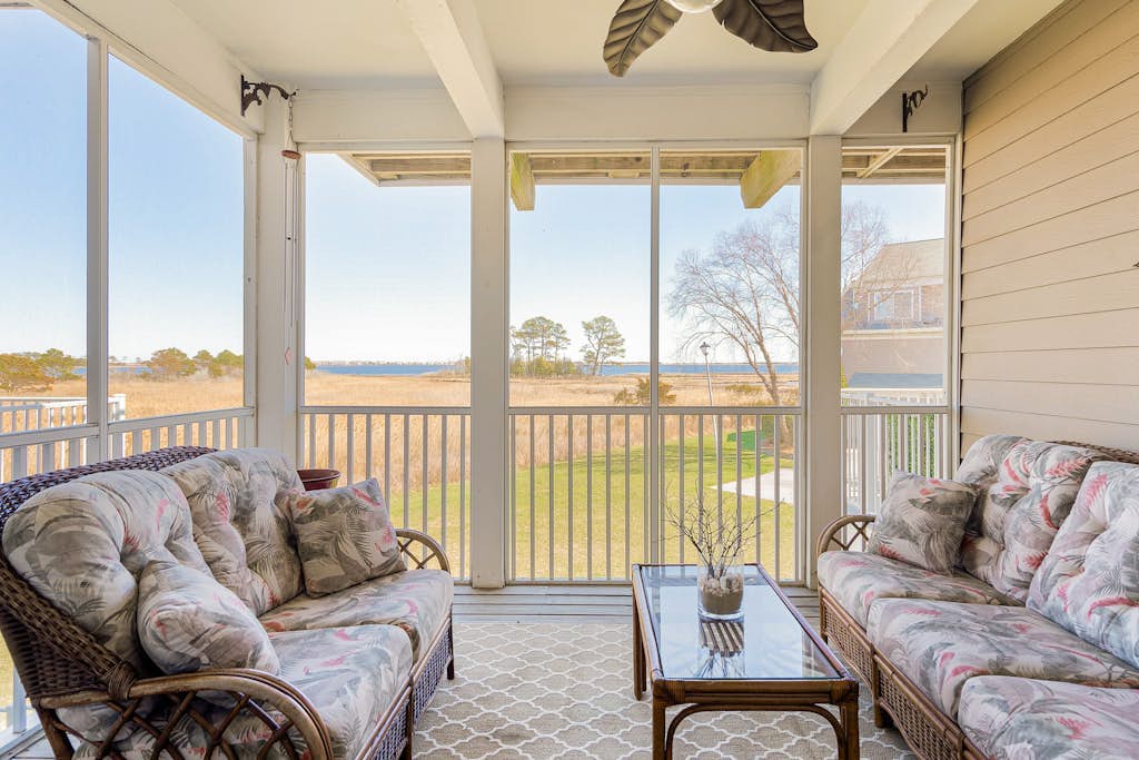 Bayville Shores - Inviting townhome with pool, fitness area, tennis, & W/D