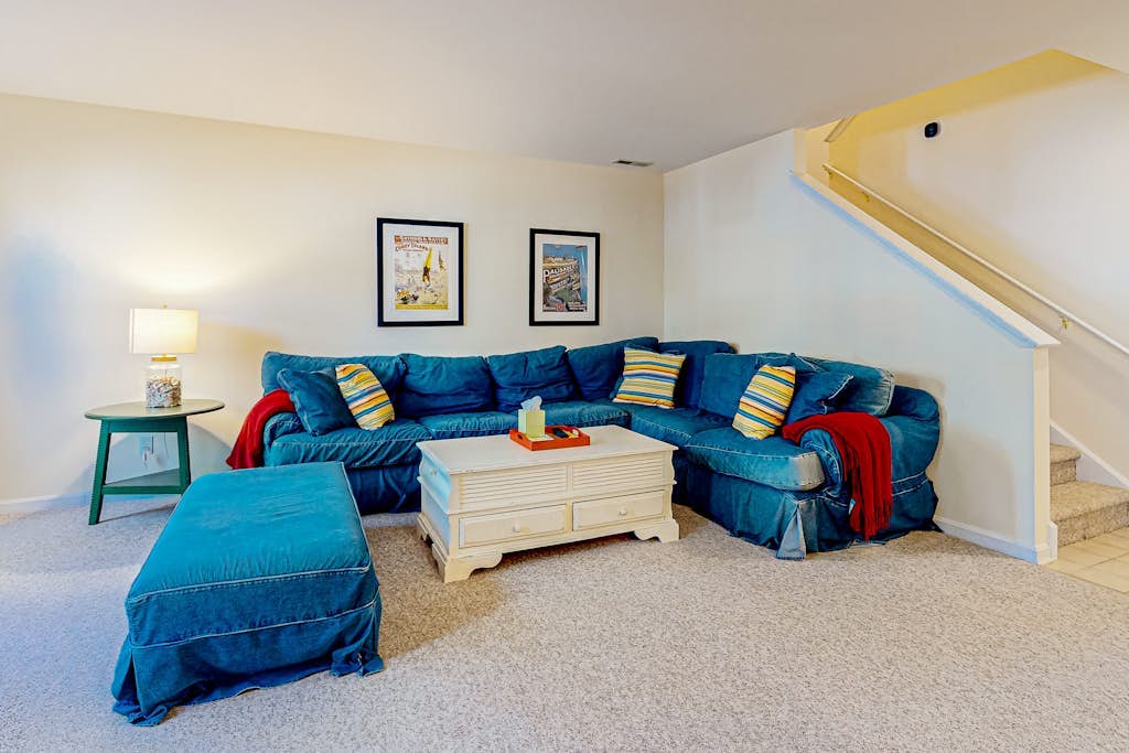 Sea Colony townhouse near beach with 12 pools, 2 hot tubs, private beach, & gym