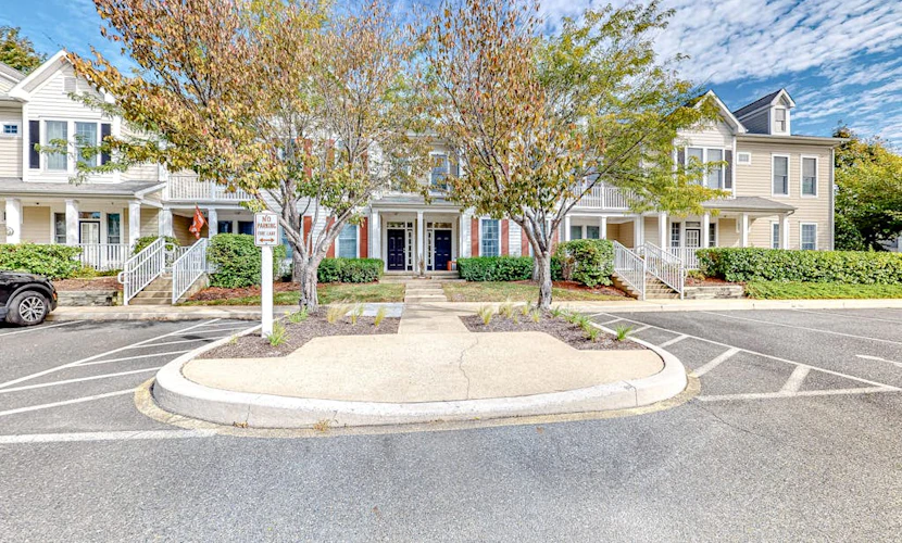 Bear Trap Dunes home w/ AC, fireplace, balcony, W/D, beach shuttle