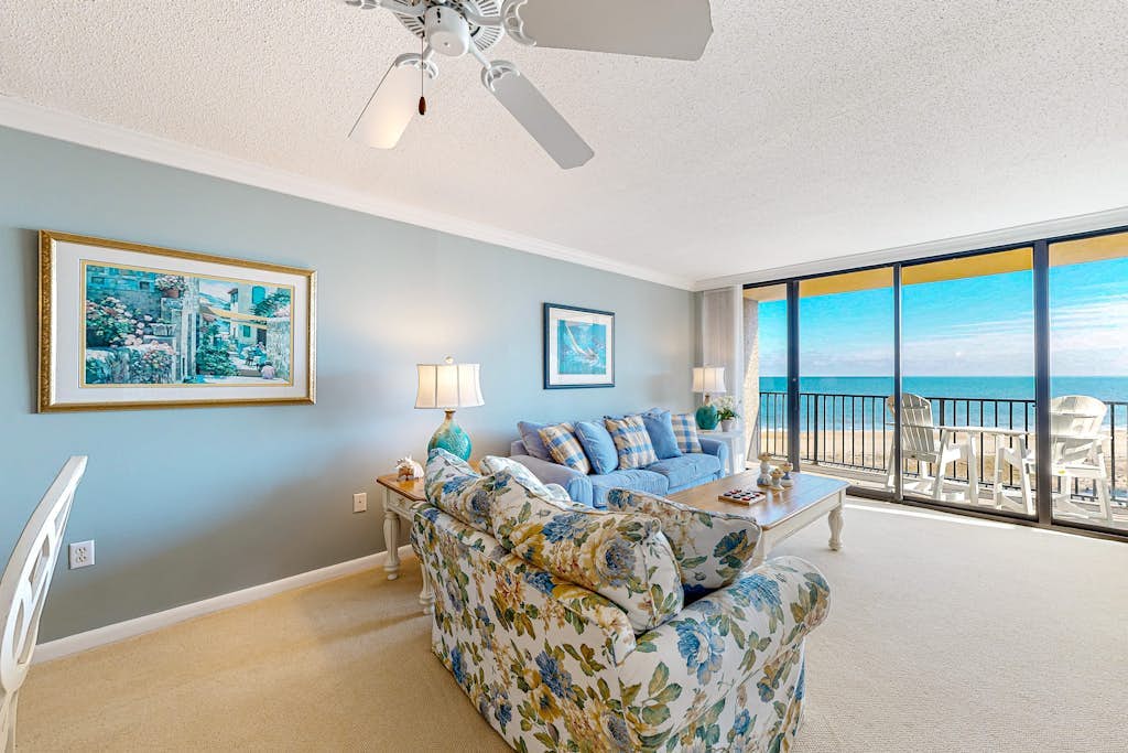 Sea Colony luxurious condo with beach views, balcony, 12 pools, gym, W/D, AC