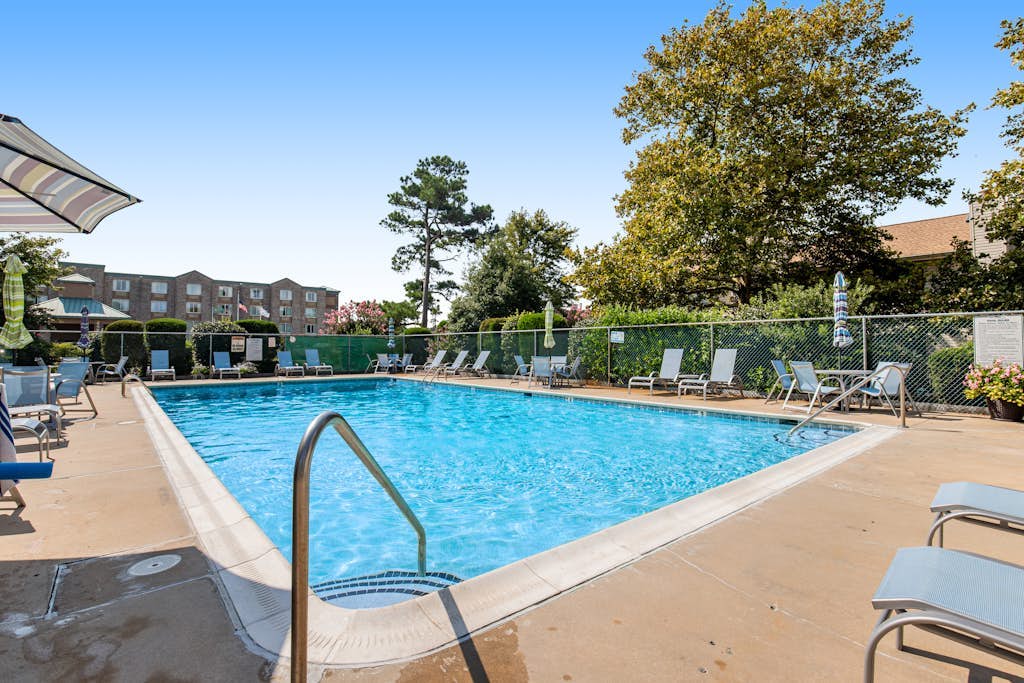 Sea Pines Village - Spectacular condo with W/D, gas grill, balcony, & pool