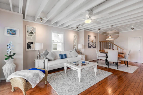 Mallard Lakes townhouse with hot tub, pool, water views, & fireplace