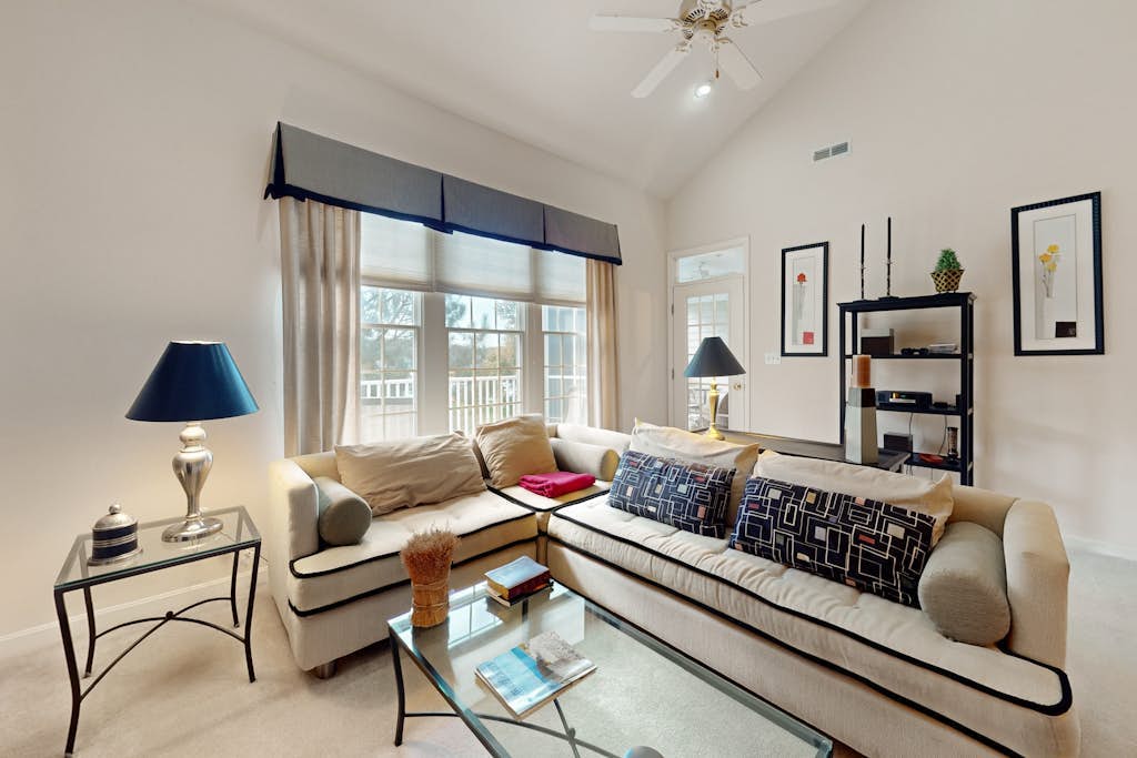 Bear Trap Dunes villa with resort amenities & screened deck - dog-friendly