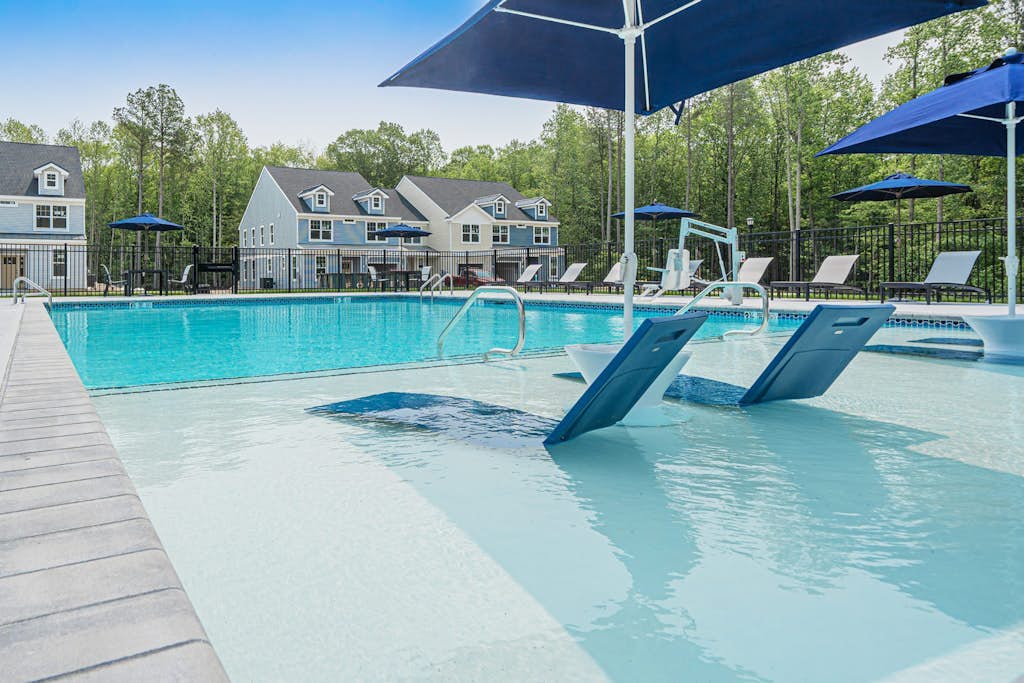 Friendship Creek charming townhome with pool, patio, & garden views - near beach