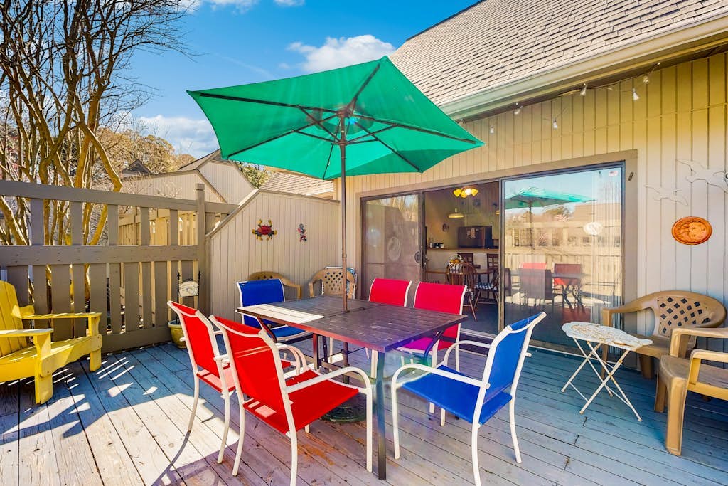 Sea Colony villa with deck, AC, multiple pools, hot tubs, gym, & sports courts