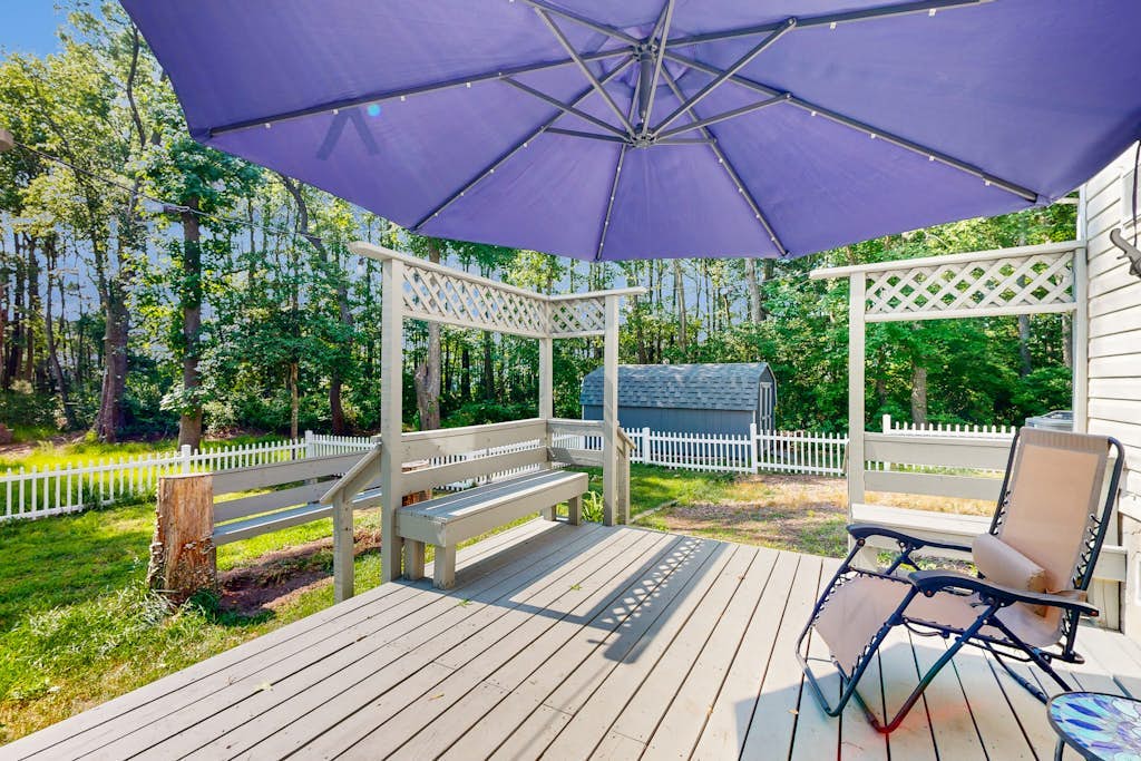 Clearwater Home Close to the Beach w/Shared Pool, Private Washer/Dryer