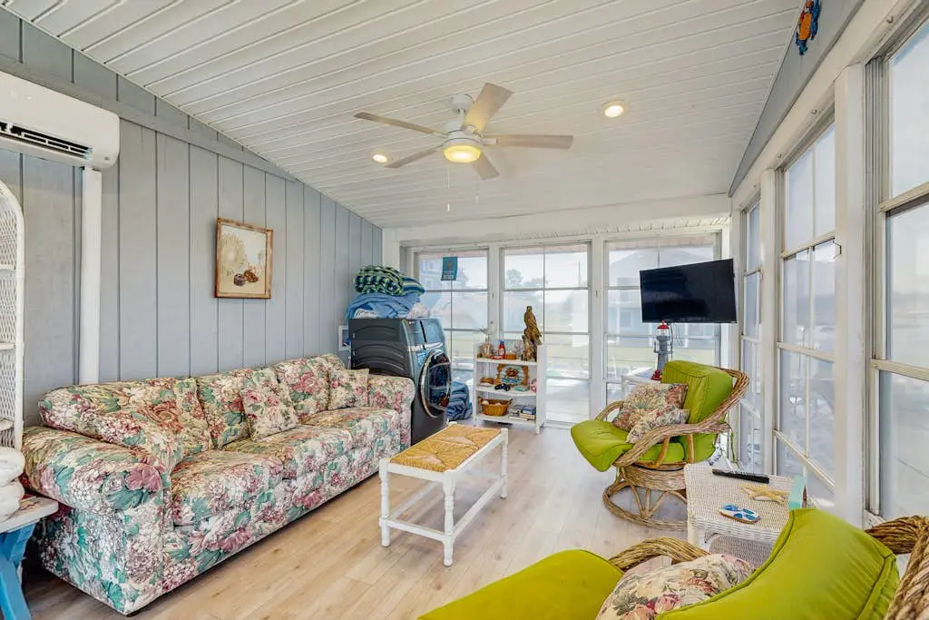 Town of Ocean View - 38253 Piney Point Rd