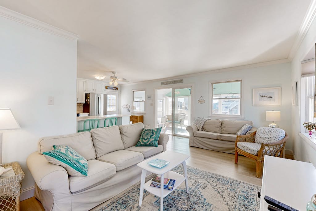 South Bethany pet friendly house w/patio, balcony & grill