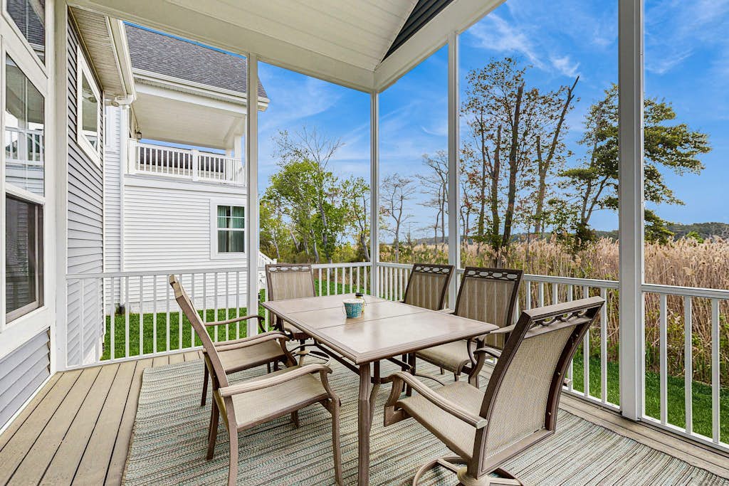 Marlin Chase home with resort amenities, deck, grill, Free WIFI