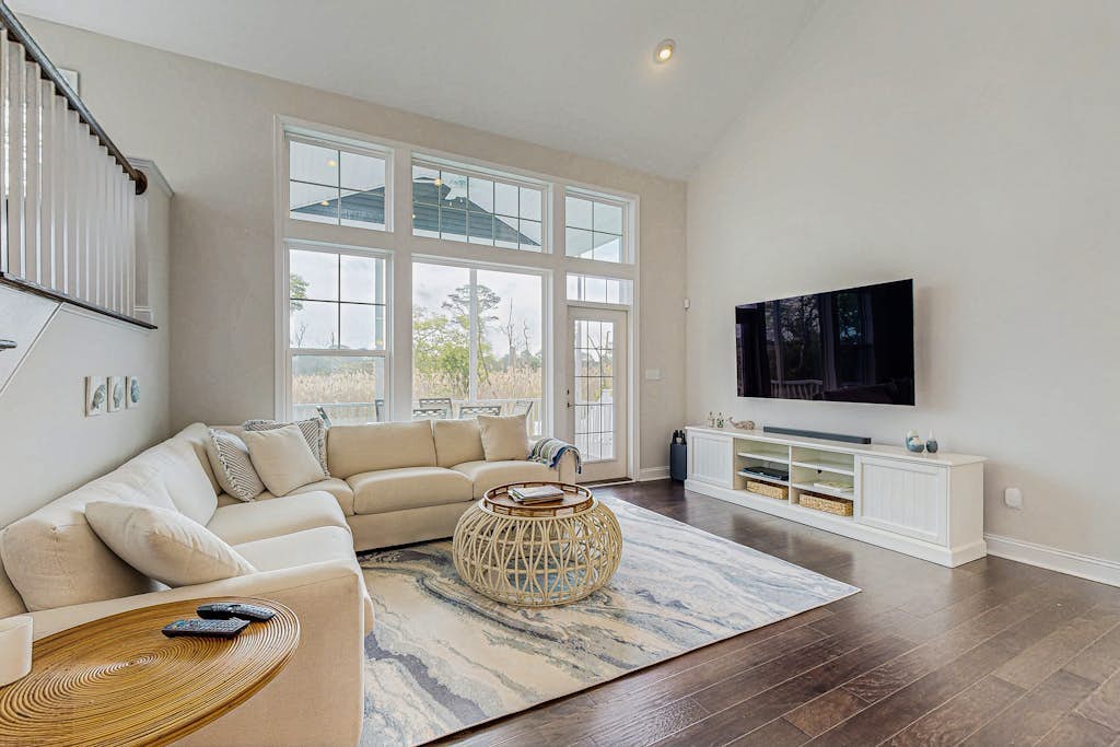 Marlin Chase home with resort amenities, deck, grill, Free WIFI