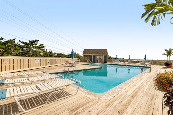 Kings Grant ocean front townhouse w/, outside shower and community pool