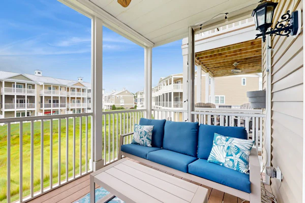 Sandy Cove Townhouse w/ Water Views & Shared Pool, Private W/D, Free Wifi