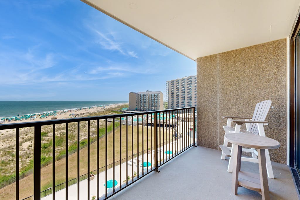 Sea Colony Oceanfront 6th floor condo w/free WIFI, pool & balcony w/ocean view
