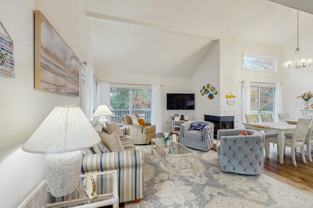 Sea Colony - 18003 Lakeview Ct