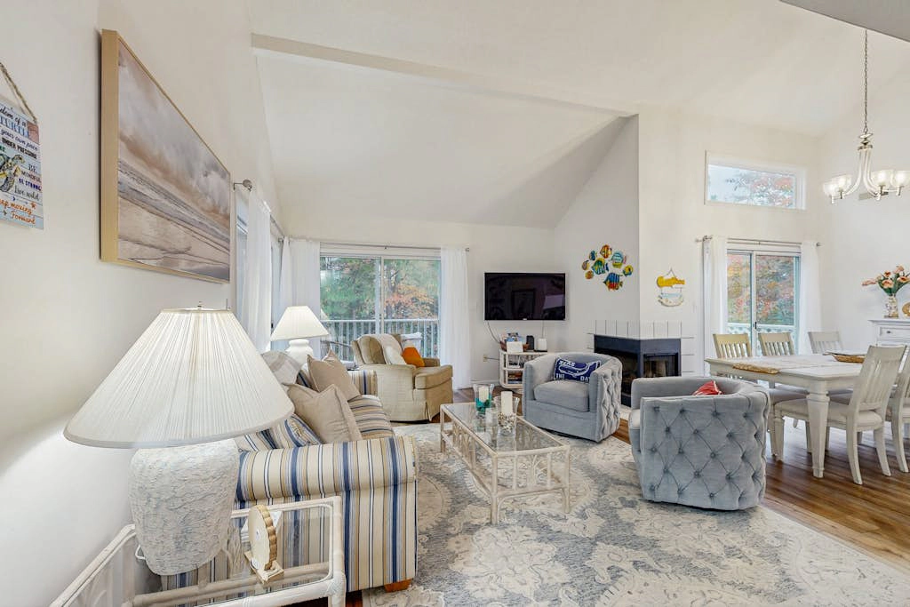 Sea Colony - 18003 Lakeview Ct