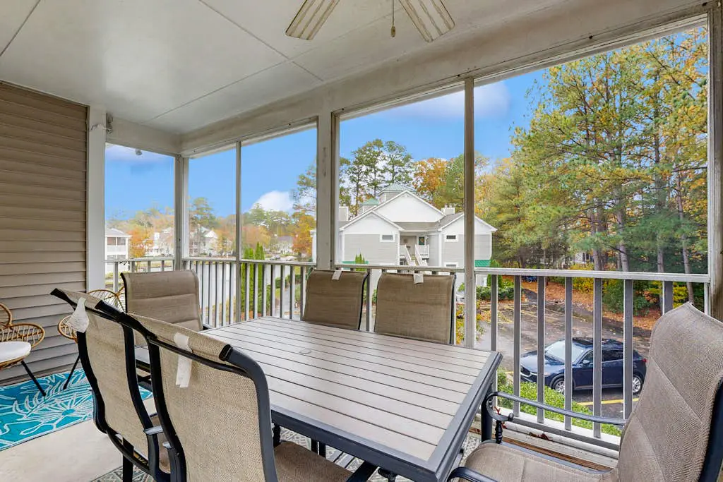 Sea Colony - 18003 Lakeview Ct