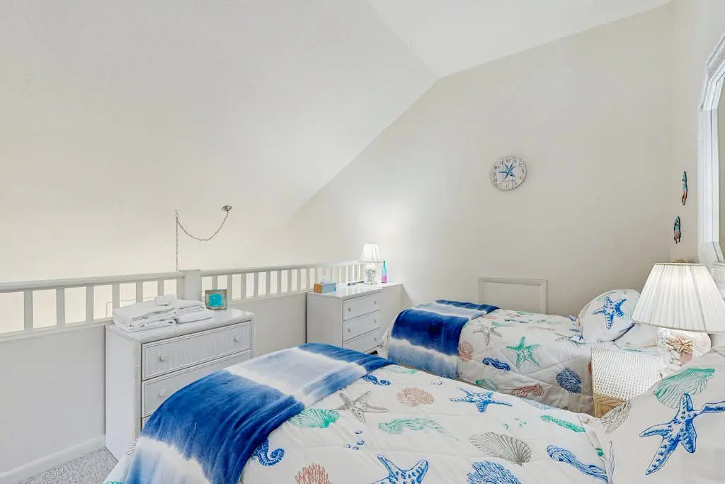 Sea Colony - 18003 Lakeview Ct