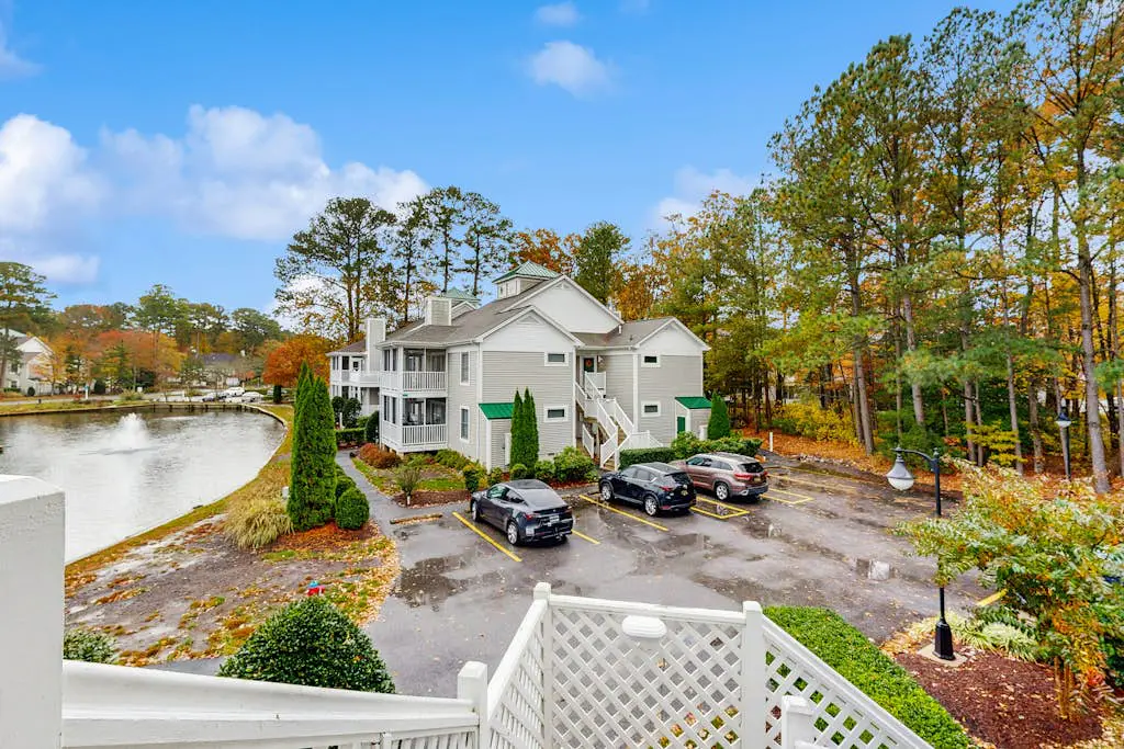 Sea Colony - 18003 Lakeview Ct