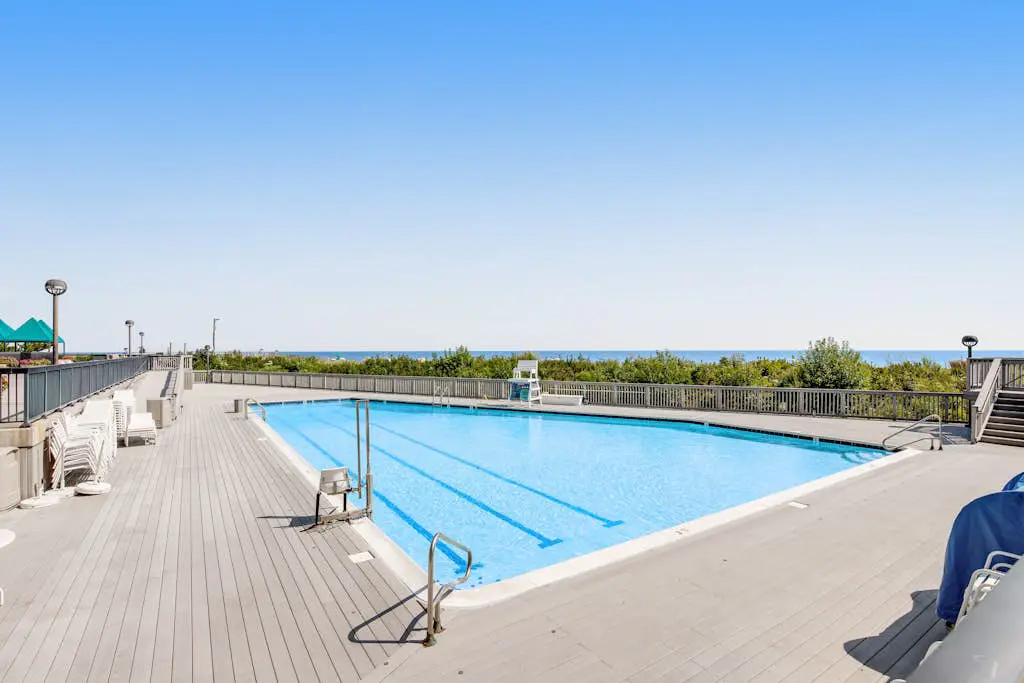 Sea Colony - 18003 Lakeview Ct