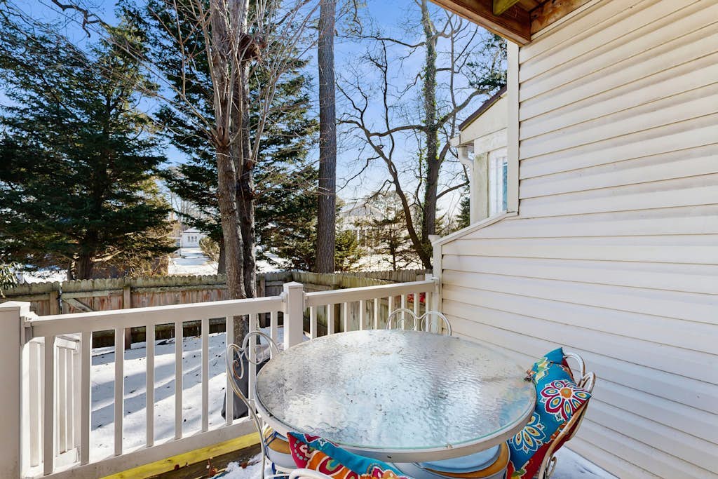 Bethany Pines townhouse w/community pool & tennis, close to beach