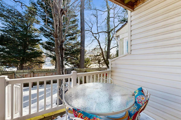Bethany Pines townhouse w/community pool & tennis, close to beach