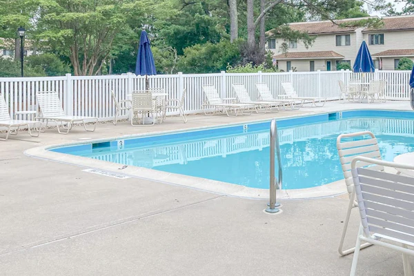 Bethany Pines townhouse w/community pool & tennis, close to beach