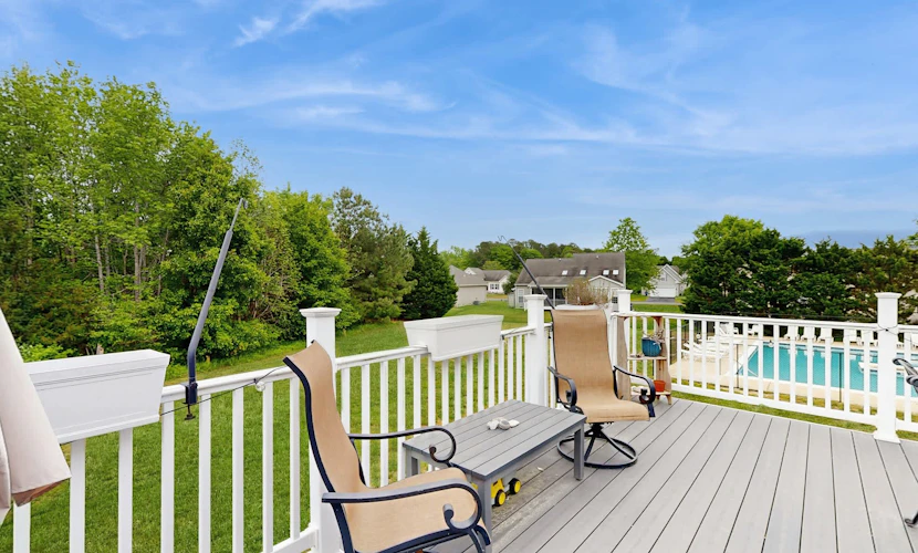 Townhomes of Providence townhome w/community pool, deck, patio, grill