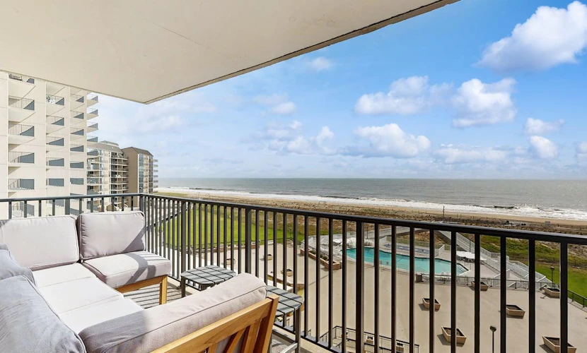 Sea Colony 5th floor condo with pools, tennis/pickle ball courts, fitness center
