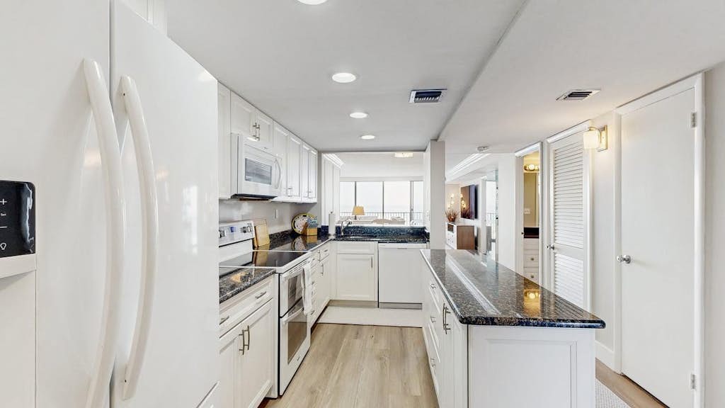 Sea Colony 5th floor condo with pools, tennis/pickle ball courts, fitness center