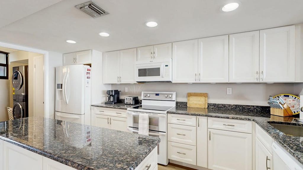 Sea Colony 5th floor condo with pools, tennis/pickle ball courts, fitness center