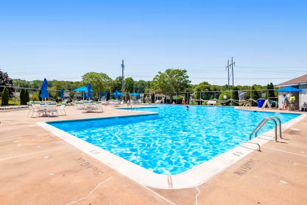 Bethany Meadows townhouse w/shared pool, tennis, close to beach