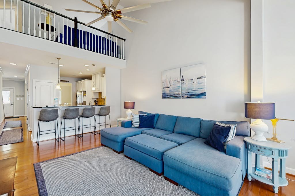 Bayside Resort townhouse w/ games, basketball court, shared sauna, gas grill
