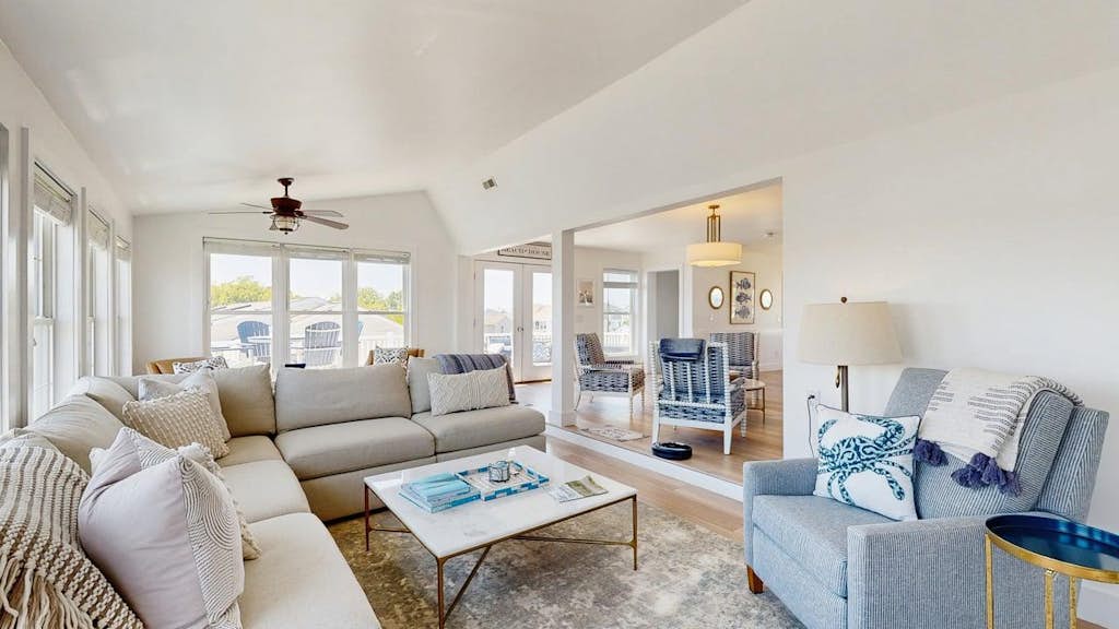 Keen-Wik on the Bay bay front home w/private pool & hot tub