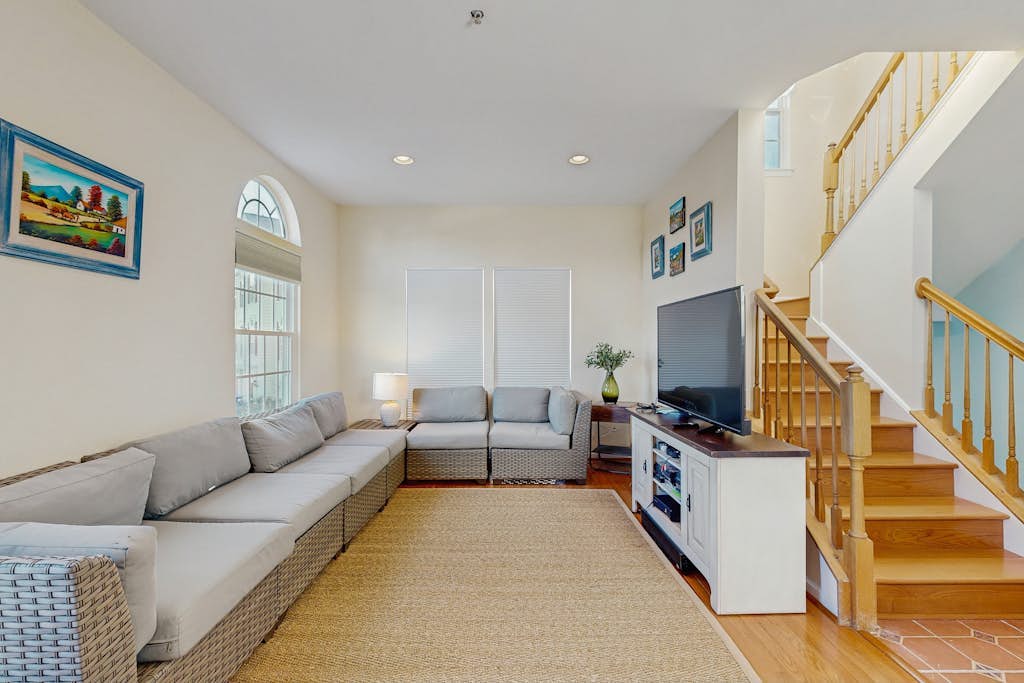 Townhomes of Providence dog-friendly townhouse w/shared pool, deck, W/D