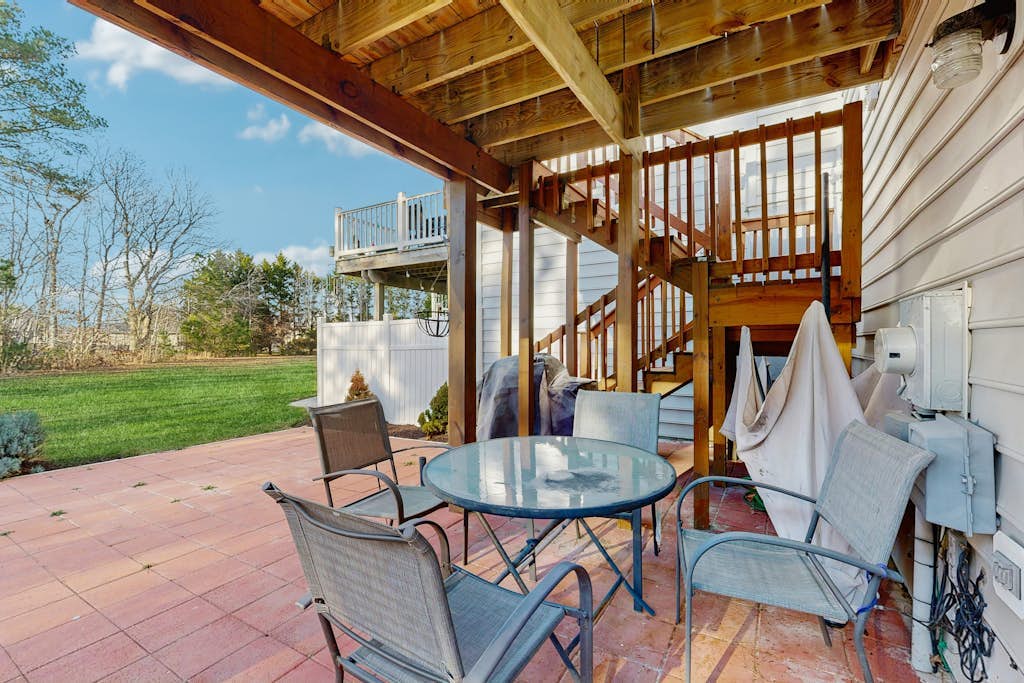 Townhomes of Providence dog-friendly townhouse w/shared pool, deck, W/D