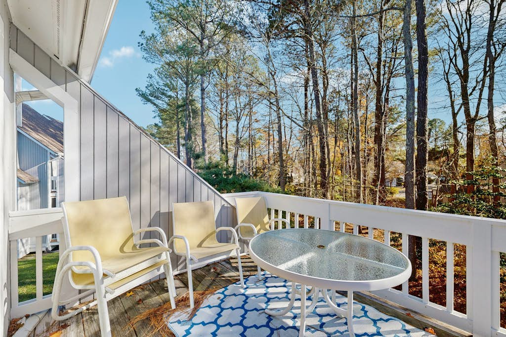 Sea Colony 2nd floor condo with pools, tennis/pickle ball courts, fitness center