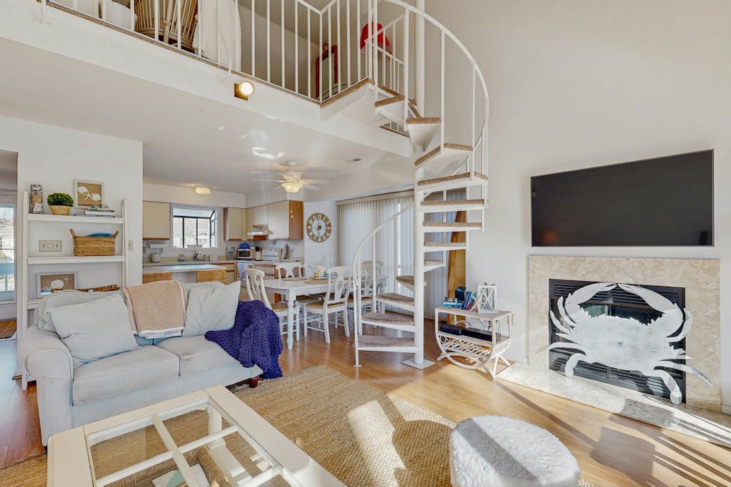 Sea Colony 2nd floor condo with pools, tennis/pickle ball courts, fitness center