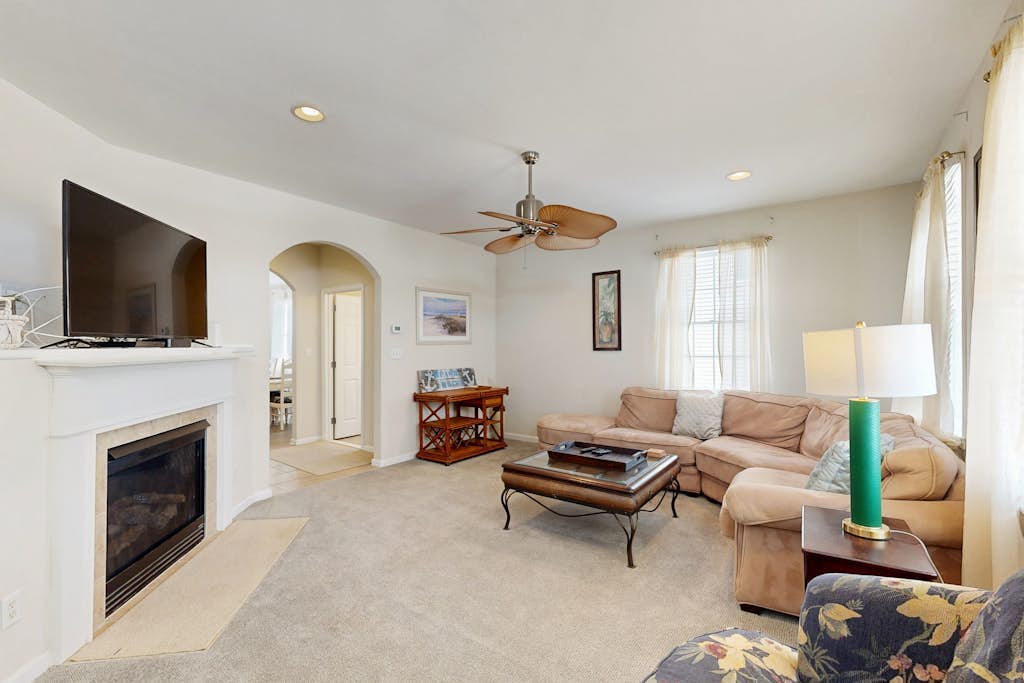 Bayside Resort townhouse w/community pools, hot tubs, tennis & on-site golf