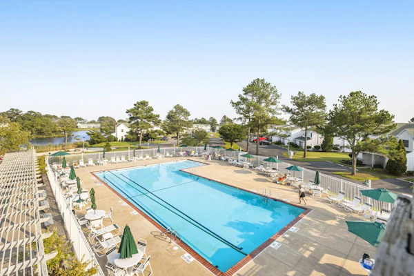 Mallard Lakes condo w/community pool, tennis & basketball court