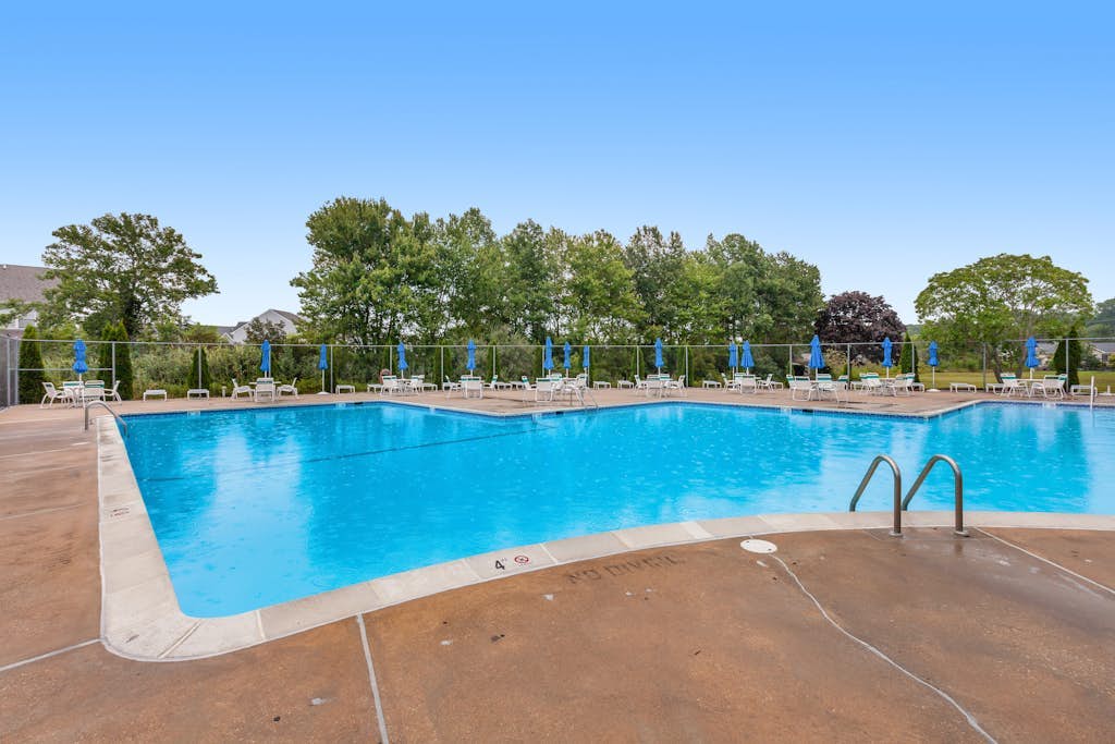 Bethany Meadows townhouse w/shared pool, tennis, close to beach