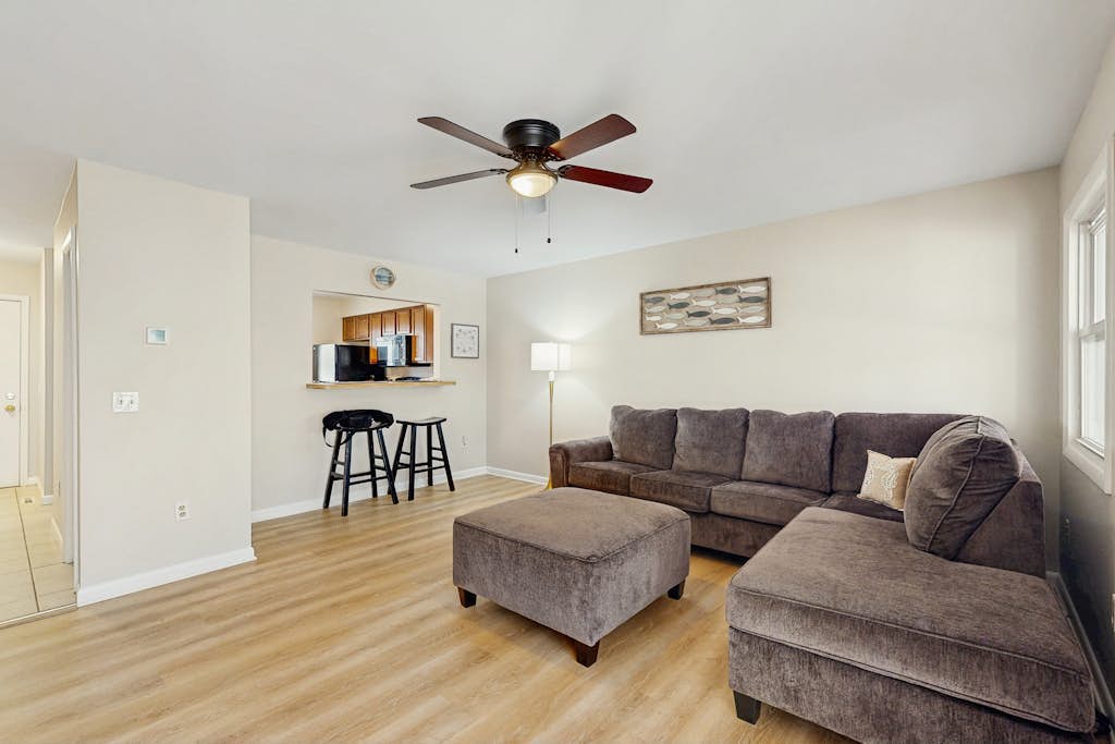 Bethany Meadows townhouse w/shared pool, tennis, close to beach
