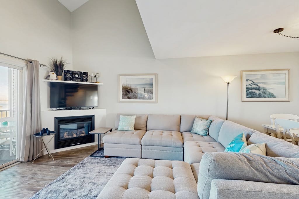 Panoramic bayfront retreat, near Bethany Beach, pool & amenities